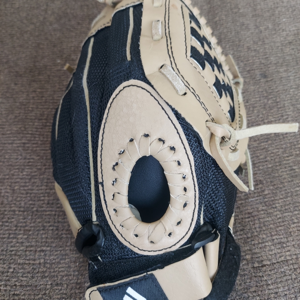 Adidas youth baseballgove.